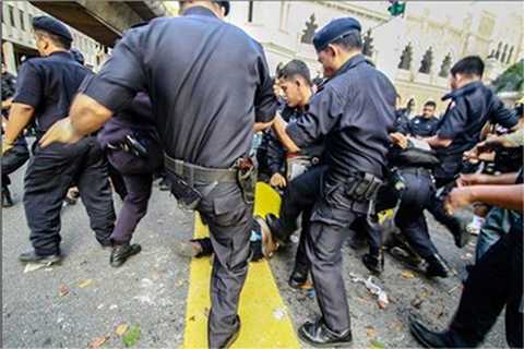 Police violence at Bersih 3